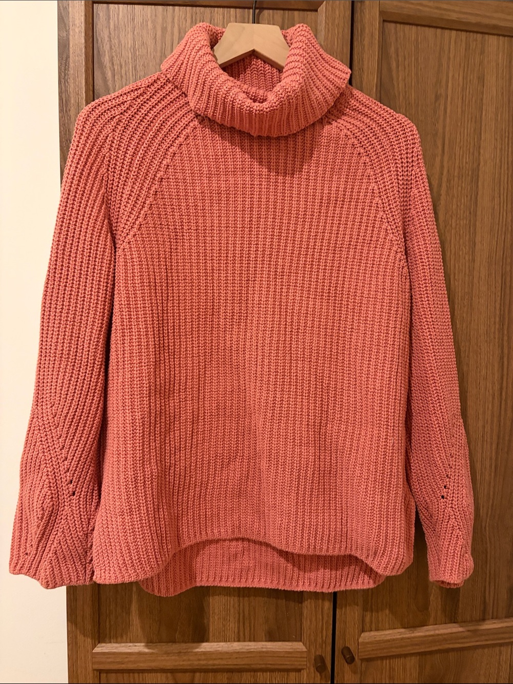 per una Coral Pink Chunky Cowl Neck Sweater